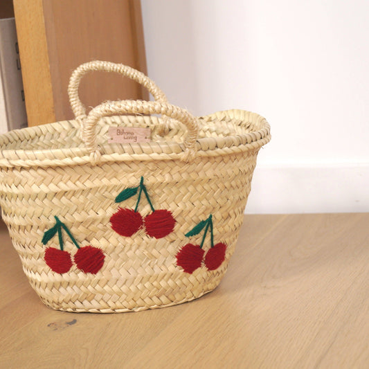 Kleiner Korb aus Palmblättern - Kirsche