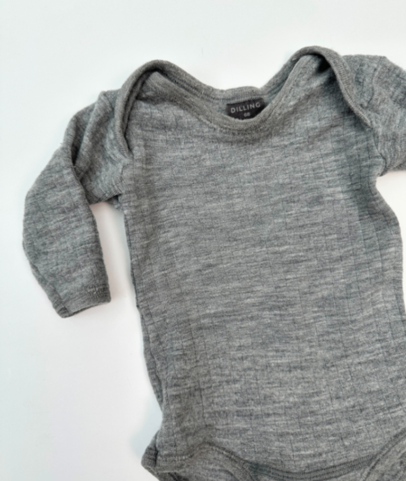 Body aus Wolle ~ 50/56 ~ Dilling