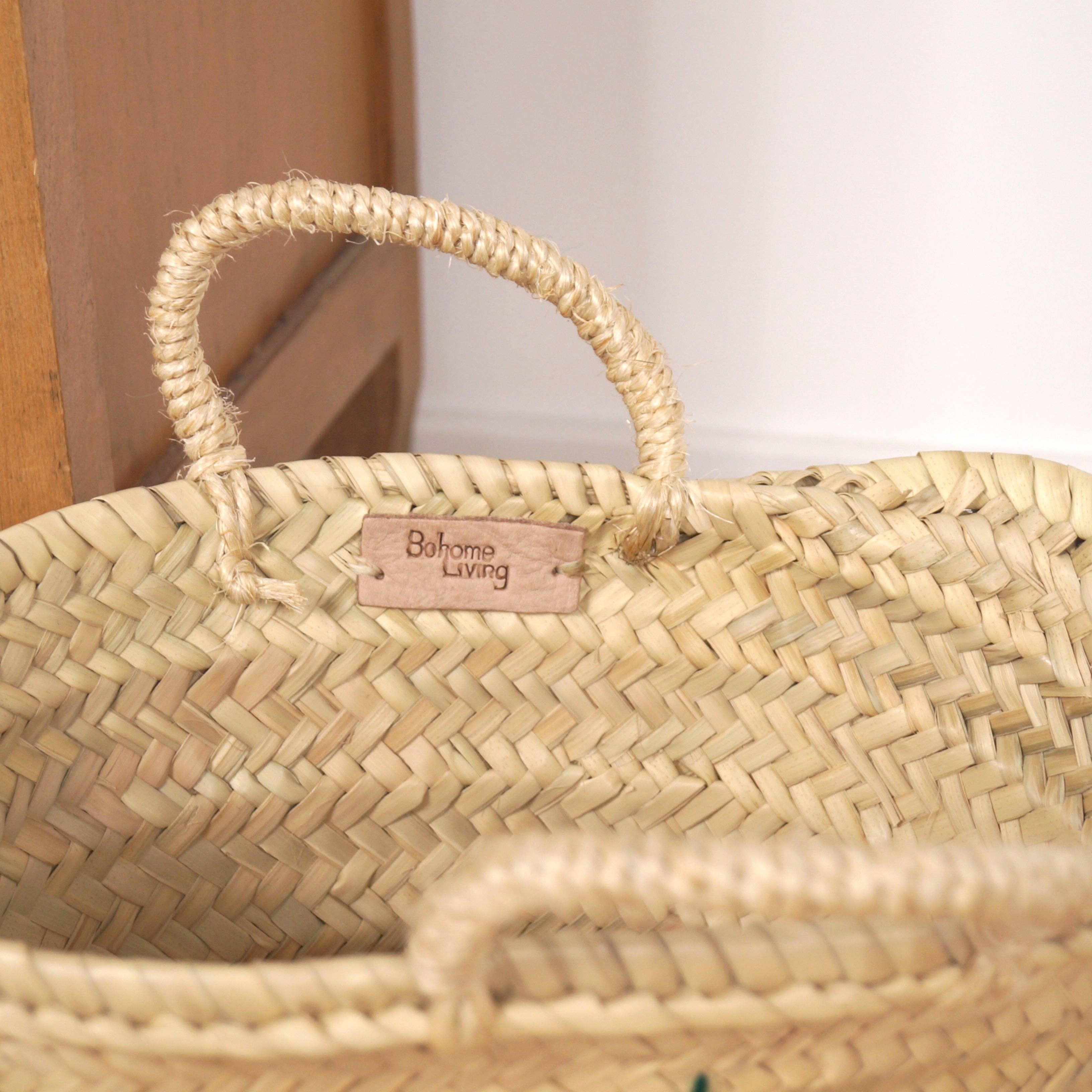 Kleiner Korb aus Palmblättern - Kirsche