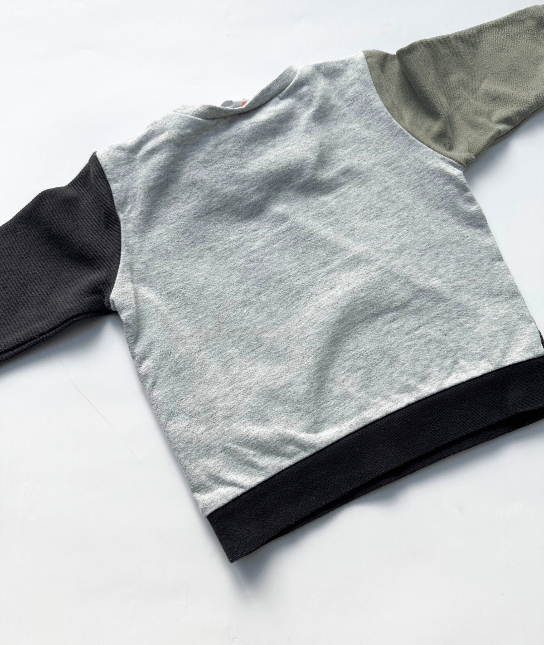 Sweatshirt ~ 74/80 ~ Hema