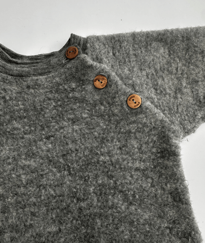 Fleecepullover mit Holzknöpfen ~ 62/68 ~ Engel