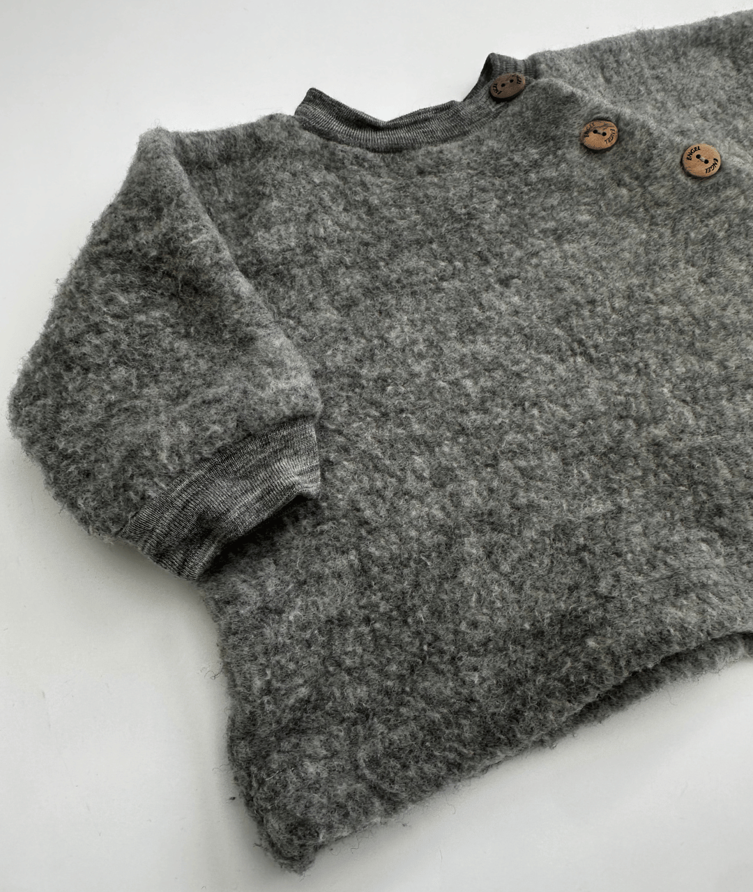 Fleecepullover mit Holzknöpfen ~ 62/68 ~ Engel