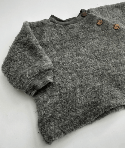 Fleecepullover mit Holzknöpfen ~ 62/68 ~ Engel